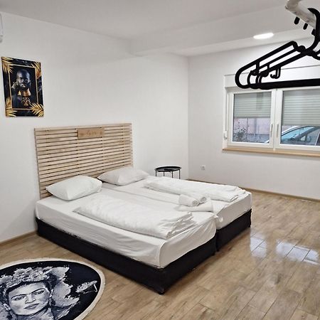 Expo Airport Otel Surčin 외부 사진